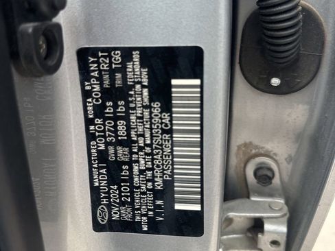 Certified 2025 Hyundai Venue SEL image 6