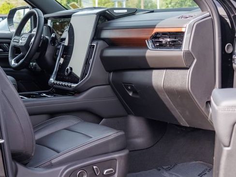 Used 2025 GMC Yukon XL Denali AWD/4WD image 21