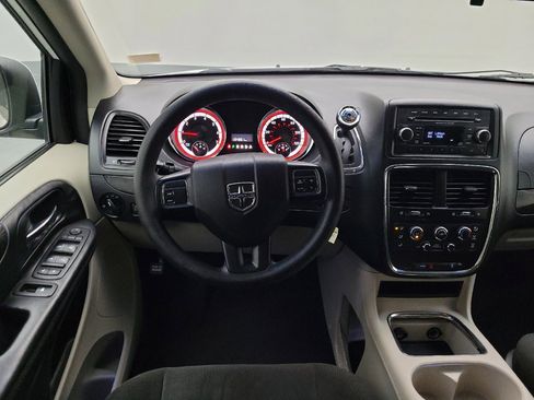 Used 2016 Dodge Grand Caravan SXT FWD image 22