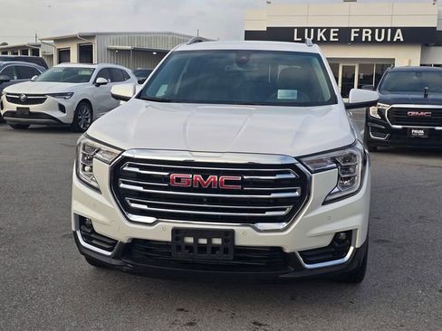 Used 2023 GMC Terrain SLT w/ Infotainment Package II image 2