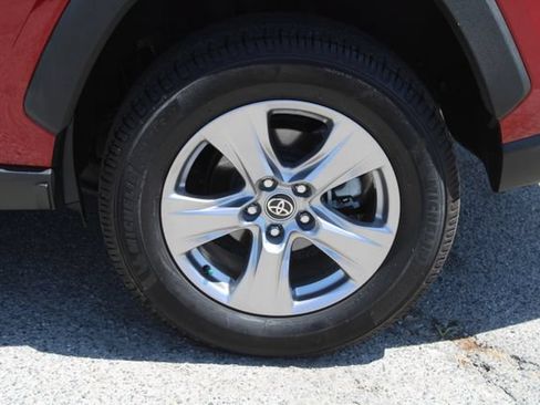 Used 2022 Toyota RAV4 XLE FWD image 11