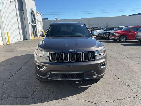 Used 2020 Jeep Grand Cherokee Limited w/ Luxury Group II image 2