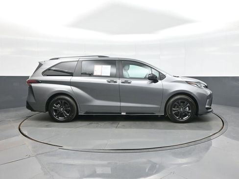 Certified 2026 Toyota Sienna XSE image 8