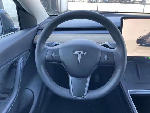 Used 2022 Tesla Model Y Long Range image 24