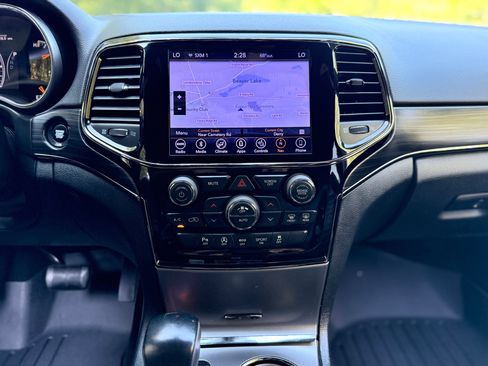 Used 2019 Jeep Grand Cherokee Limited X image 24