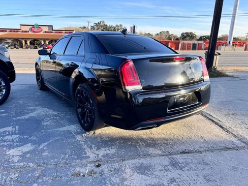 Used 2019 Chrysler 300 S image 5