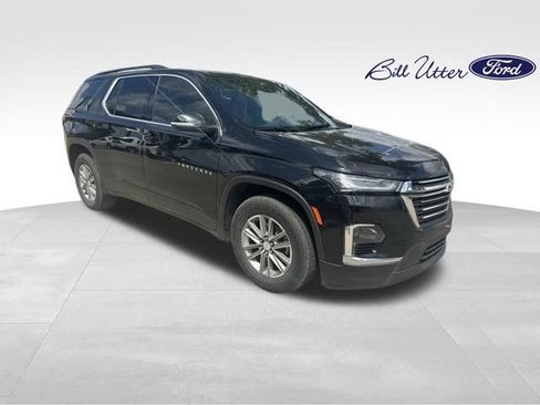 Used 2023 Chevrolet Traverse LT FWD image 2