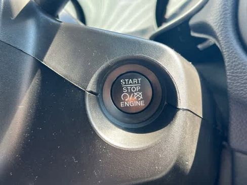 Used 2018 Jeep Compass Latitude image 31