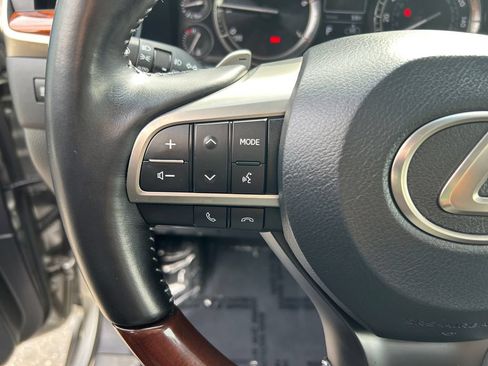 Used 2021 Lexus LX 570 4WD w/ Luxury Package image 16