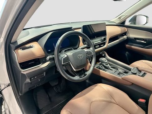 Used 2024 Toyota Grand Highlander AWD image 9
