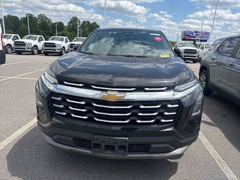 Used 2025 Chevrolet Equinox LT AWD/4WD image 2