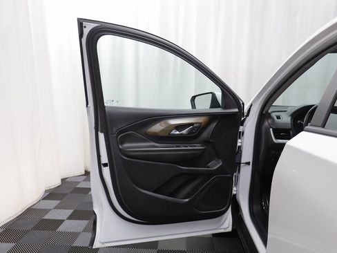 Used 2021 GMC Terrain SLE image 4