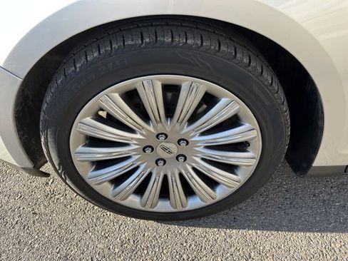 Used 2013 Lincoln MKS image 19