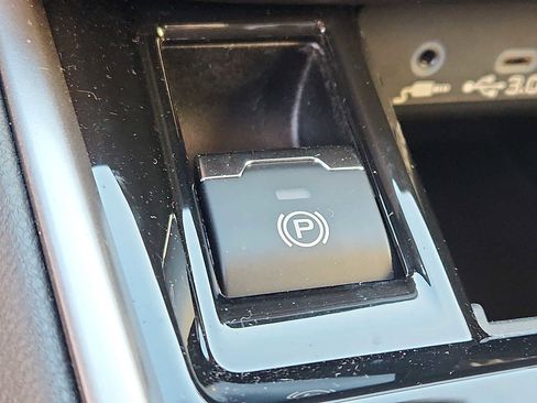 Used 2025 Subaru Outback Premium image 24