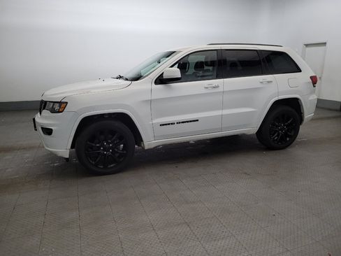 Used 2019 Jeep Grand Cherokee Altitude AWD/4WD image 2
