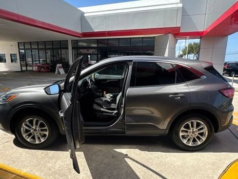 Used 2022 Ford Escape SE w/ Convenience Package FWD image 3