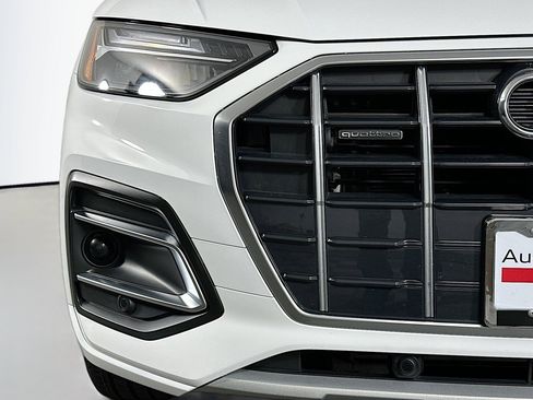 Used 2021 Audi Q5 Premium Plus image 16