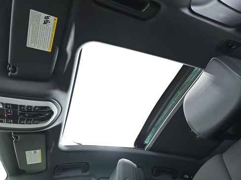Certified 2026 Porsche Macan AWD/4WD image 28