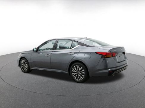 Used 2025 Nissan Altima 2.5 SV FWD image 7