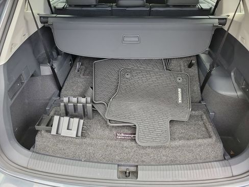 Used 2022 Volkswagen Tiguan SE w/ Panoramic Sunroof Package image 7