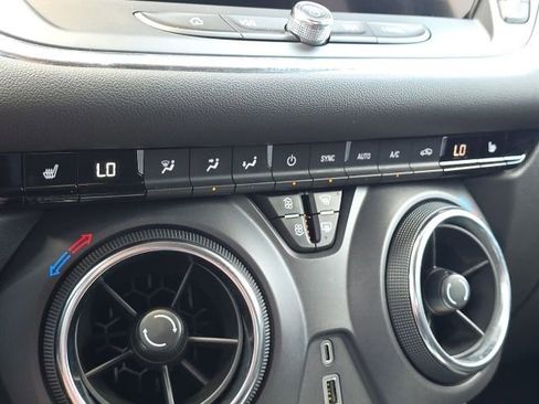 Used 2025 Chevrolet Blazer LT FWD image 30