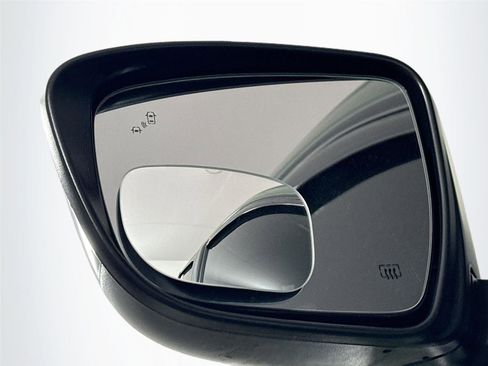 Used 2023 Nissan Frontier SV w/ SV Convenience Package image 5