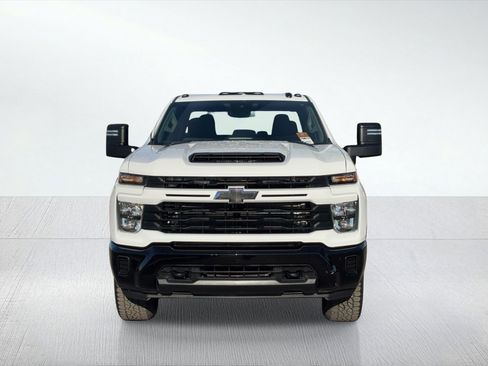 Used 2024 Chevrolet Silverado 2500 Custom w/ Custom Value Package image 5