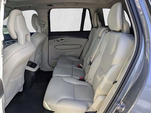 Used 2020 Volvo XC90 T5 Momentum image 19