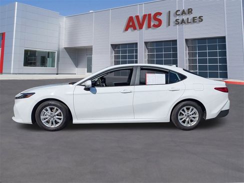 Used 2025 Toyota Camry LE image 10