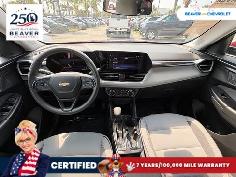 Used 2025 Chevrolet TrailBlazer LT FWD image 25