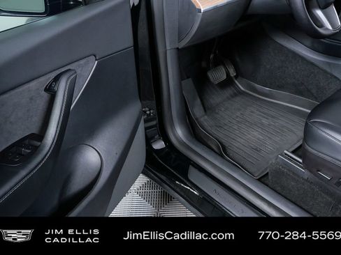 Used 2022 Tesla Model Y Long Range image 32