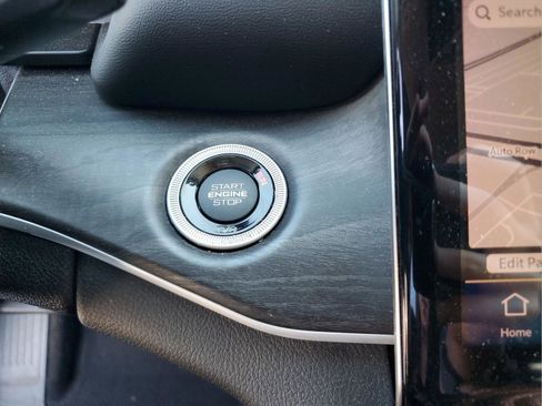 Used 2023 Jeep Grand Cherokee Limited image 21