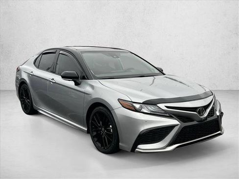 Used 2023 Toyota Camry XSE image 3