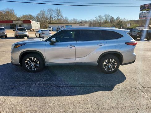 Used 2021 Toyota Highlander XLE image 6