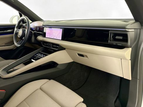 Used 2025 Porsche Macan Electric RWD image 13