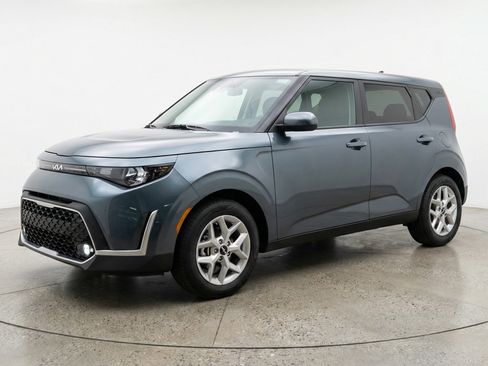 Used 2025 Kia Soul LX w/ LX Technology Package image 3