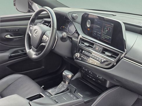 Certified 2022 Lexus ES 350 w/ Premium Package image 12