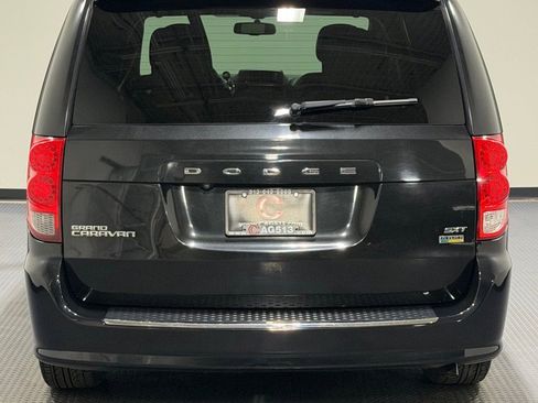 Used 2018 Dodge Grand Caravan SXT image 6