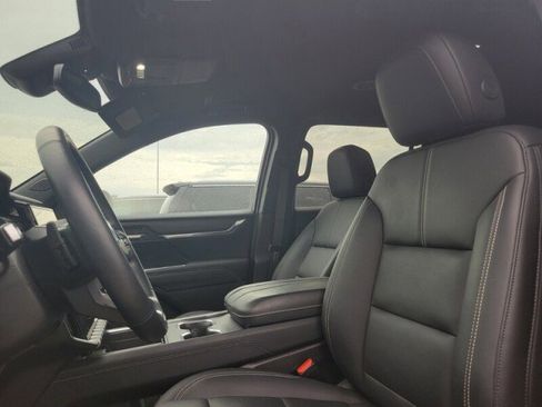 Used 2024 GMC Acadia Elevation w/ Luxury Package FWD image 11
