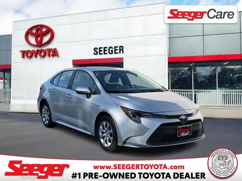 Used 2024 Toyota Corolla LE FWD image 1