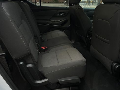Used 2022 Chevrolet Traverse LT w/ Midnight/Sport Edition image 16