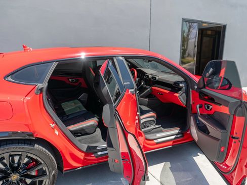 Used 2024 Lamborghini Urus S AWD/4WD image 56