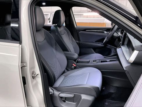 New 2026 Volkswagen Tiguan SE R-Line image 31