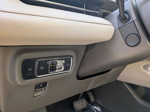 Used 2024 Lincoln Nautilus Reserve w/ Equipment Group 202A image 17