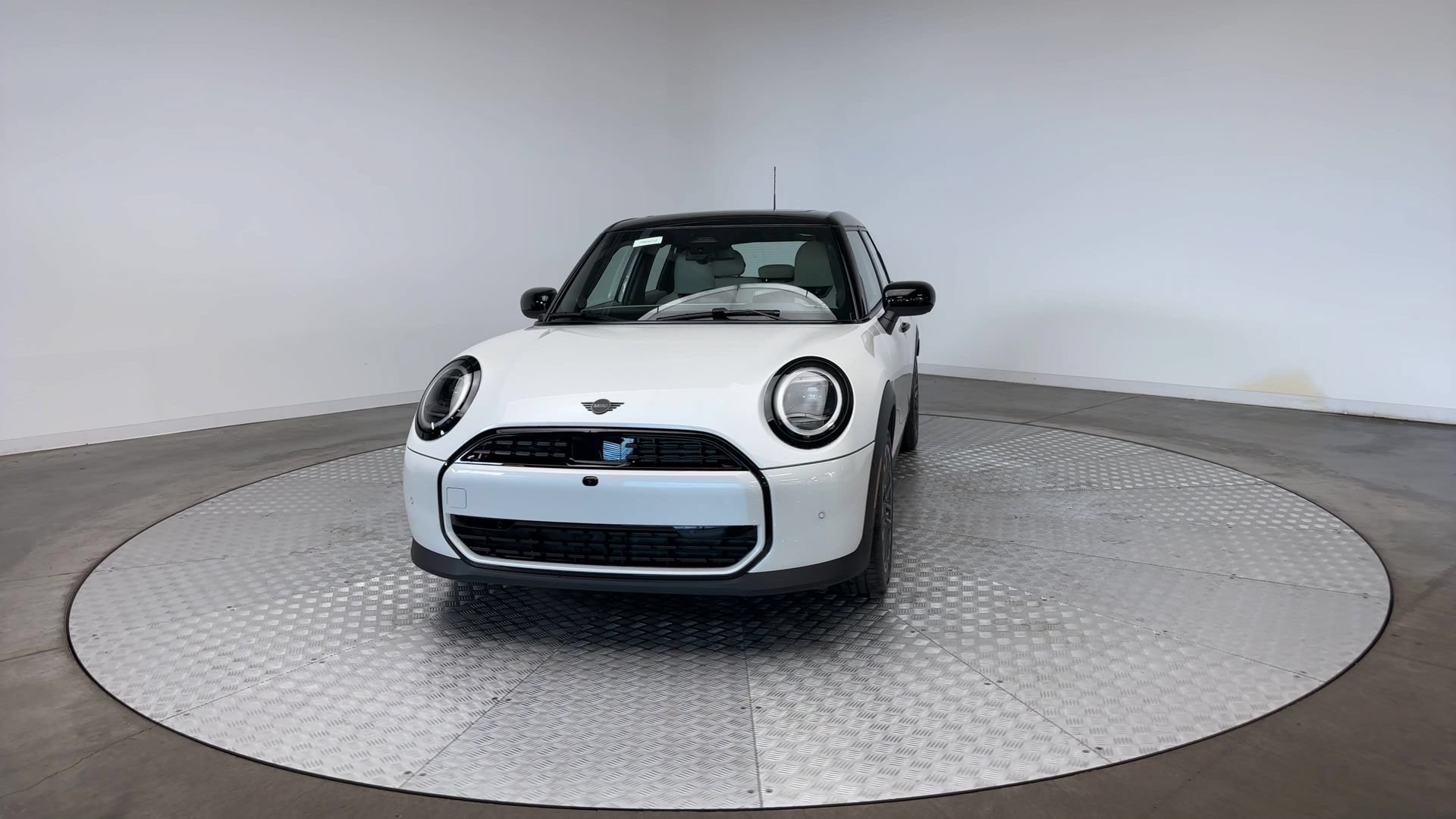 Used 2027 MINI Cooper 4-Door Hardtop FWD image 3
