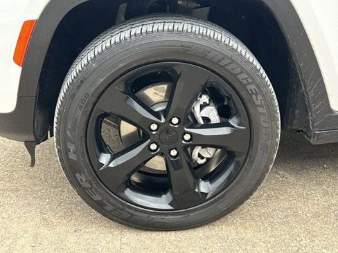 Used 2023 Jeep Grand Cherokee Altitude AWD/4WD image 14