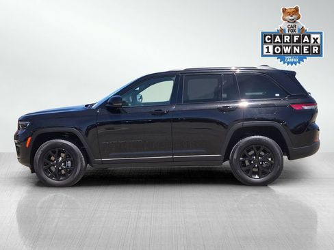 Used 2025 Jeep Grand Cherokee Altitude AWD/4WD image 7