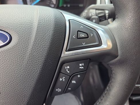 Used 2018 Ford Edge Titanium w/ Technology Package FWD image 22