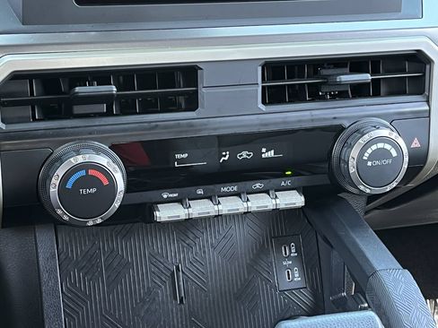 Used 2025 Toyota Tacoma SR5 AWD/4WD image 18