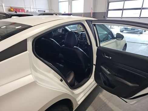 Used 2020 Nissan Altima 2.5 SR w/ Premium Package image 22